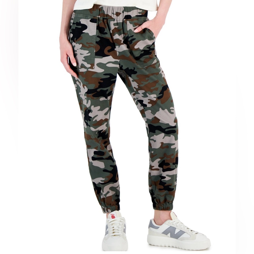 NWT Tinseltown Hi Rise Camo Pull On Jogger